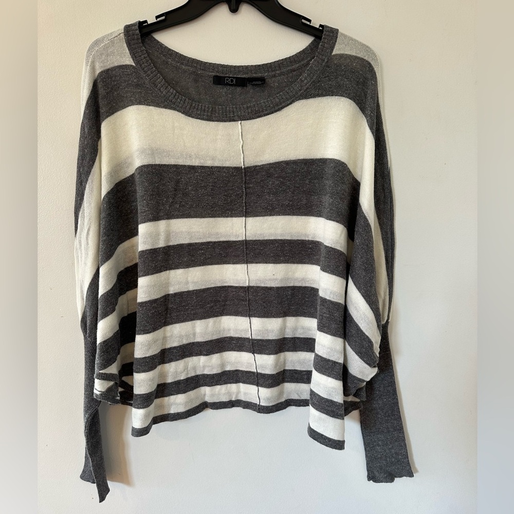 RDI Gray and Cream Poncho Style Top